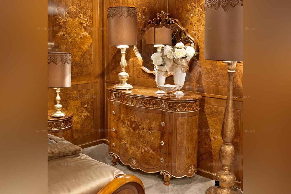 SIGNORINI&COCO新古典花紋雕飾斗柜